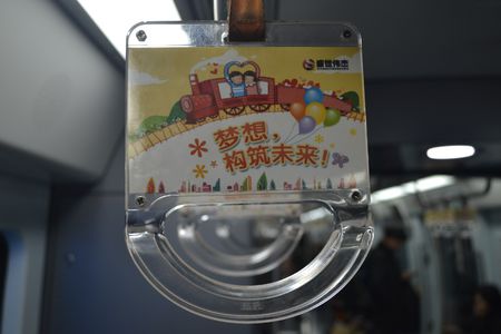 地铁站厅广告-地铁收支口广告-地铁墙贴广告价钱-地铁广告-恒峰g22