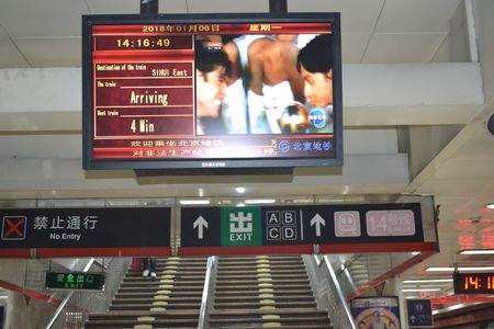 地铁站厅广告-地铁收支口广告-地铁墙贴广告价钱-地铁广告-恒峰g22