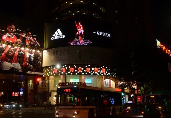 上海市淮海中路新华联商厦LED广告屏-恒峰g22