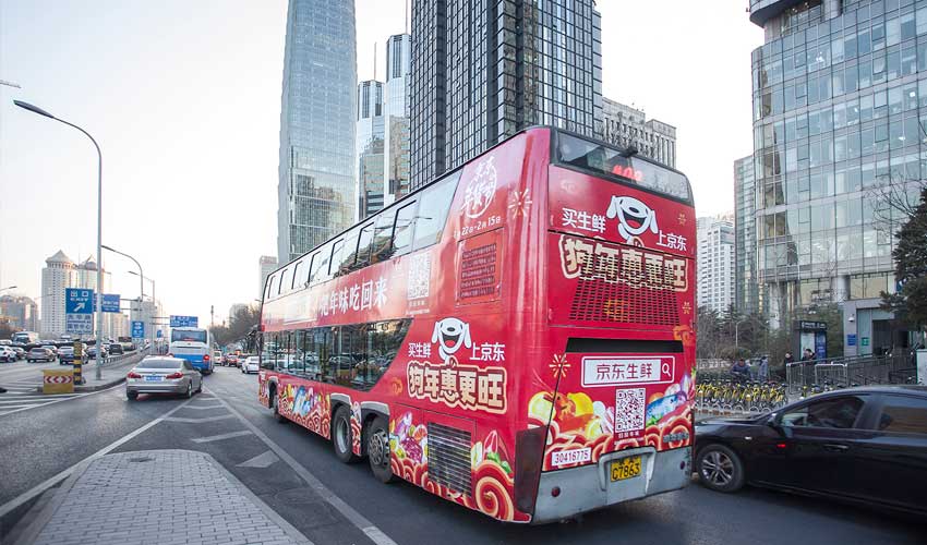 上海唬唬机场线公交车身广告投放需要几多钱？？？