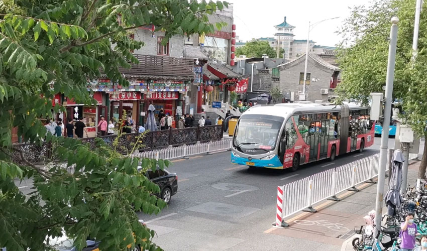 上海唬唬机场线公交车身广告投放需要几多钱？？？